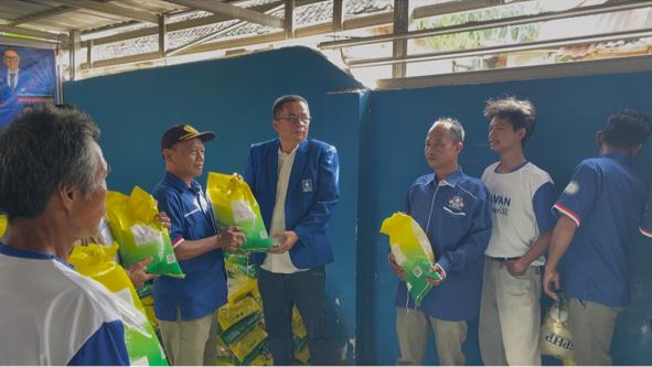 DPD PAN Prabumulih Salurkan Bantuan Beras dari DPP untuk Relawan dan Warga